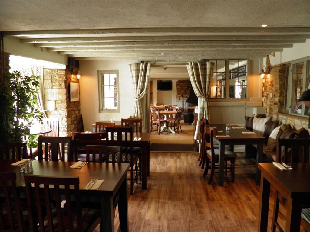 The Talbot Inn Eynsham ภายนอก รูปภาพ